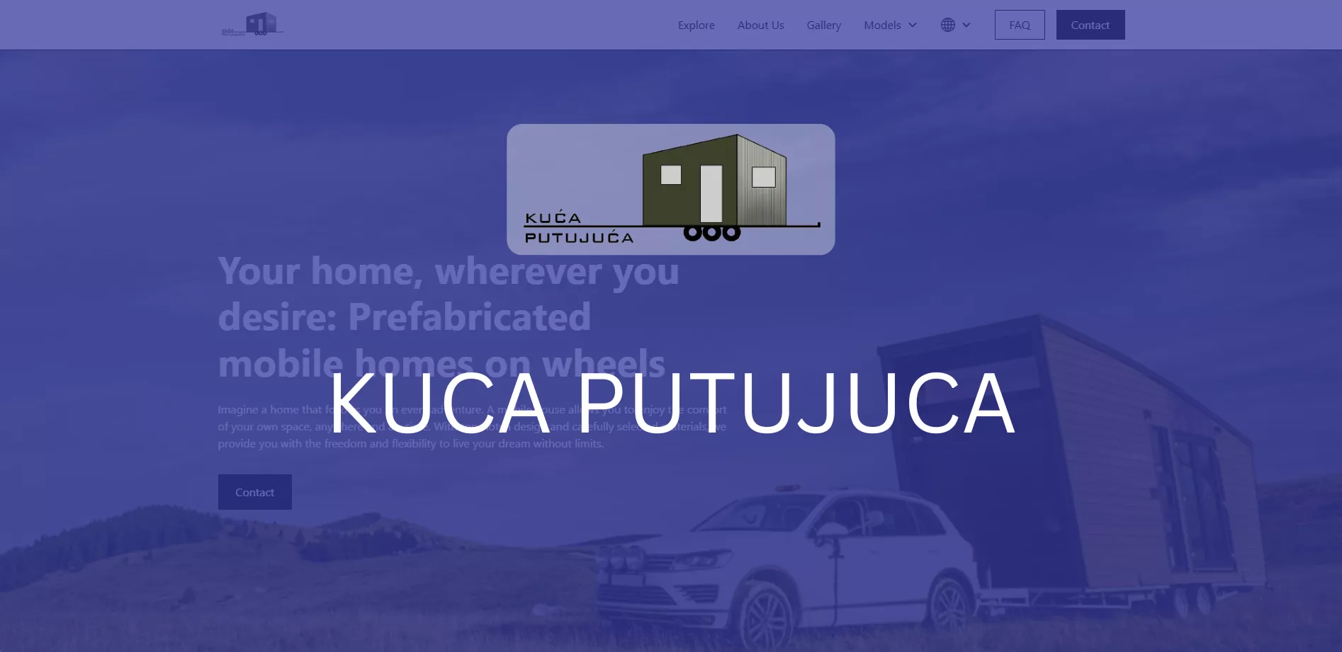 Website homepage showing a car towing a large prefabricated mobile home in a grassy field under a clear sky with overlaid text promoting mobile homes on wheels.