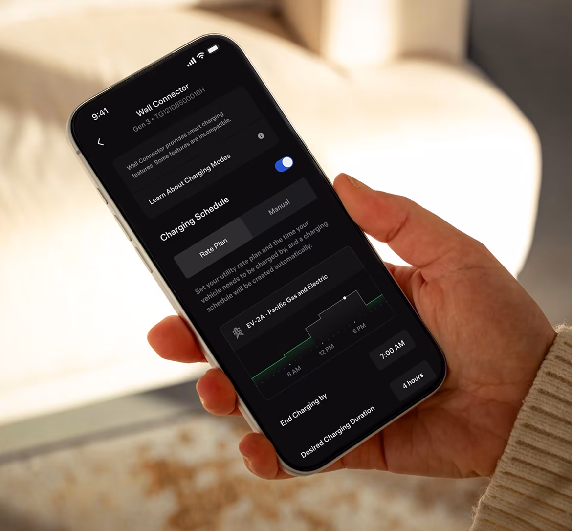Tesla-app op smartphone voor slimme aansturing en laadplanning van het energiesysteem