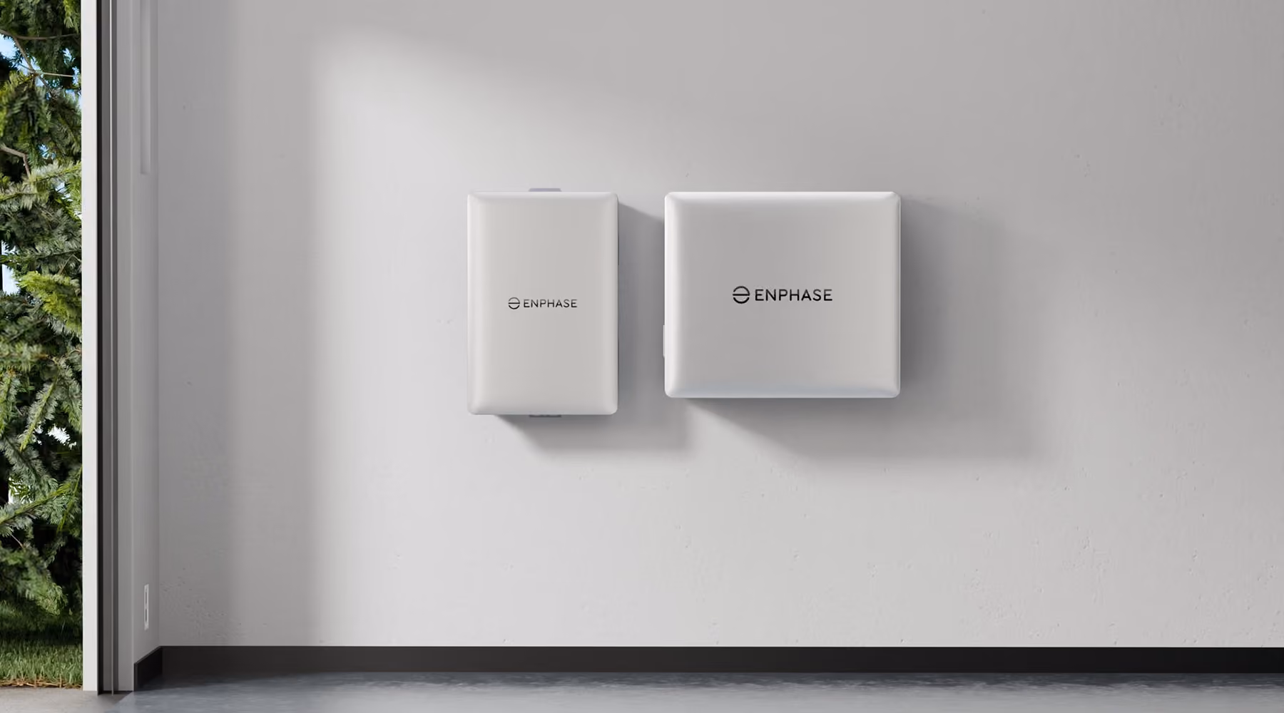 Enphase energieopslagsysteem met compacte wandgemonteerde systeemcomponenten
