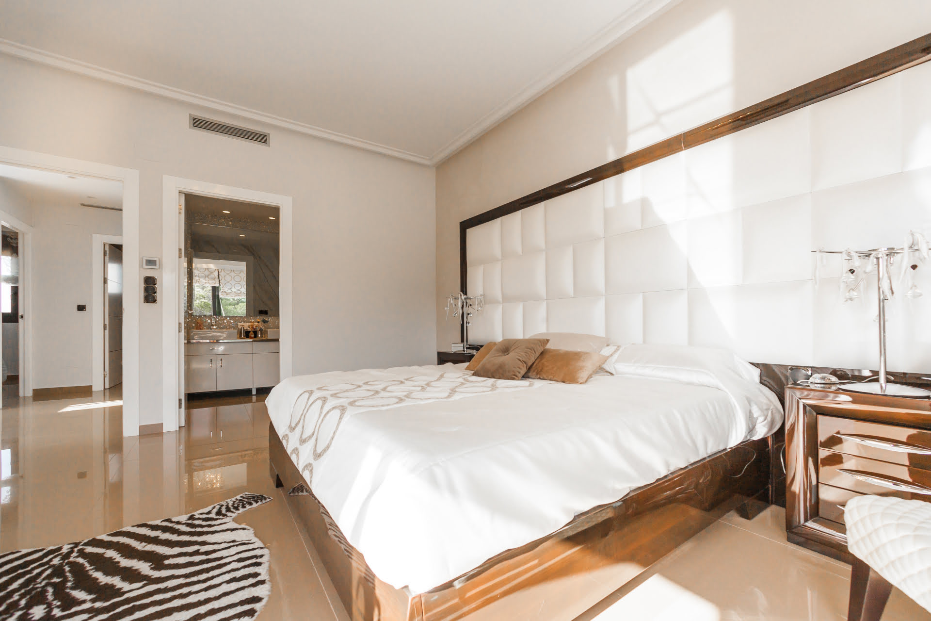 Room Img