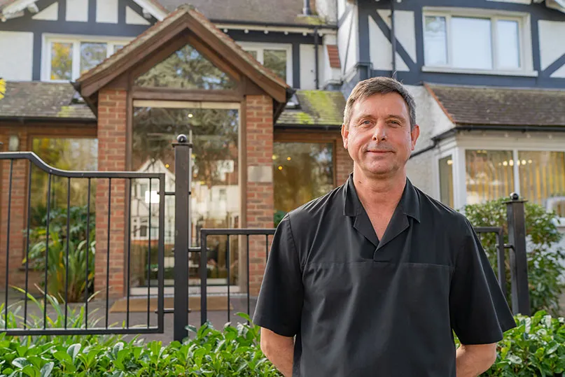 Experienced Purley dentist at Foxley Lane Dental – trusted All-on-4 dental implants provider near me in South London