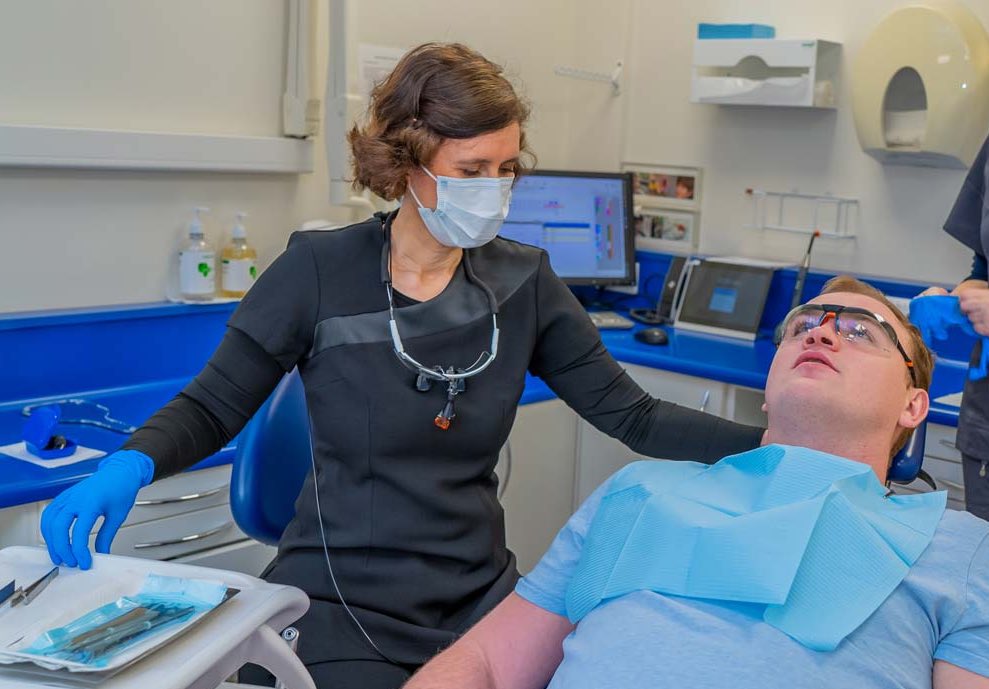 Purley dental clinic treating common emergencies like persistent tooth pain, chipped teeth, or dental trauma with prompt care.