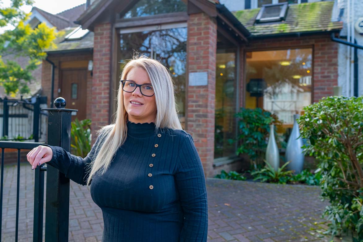 Emergency dentist in Purley helping patients with severe toothache, broken or knocked-out teeth, and urgent dental care in Croydon