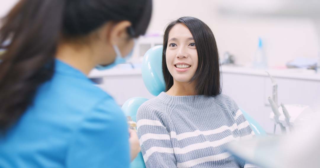 Patient discussing cosmetic dental treatment options with a dentist during a consultation
