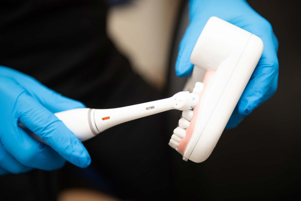 Demonstration of effective toothbrushing technique for maintaining healthy gums