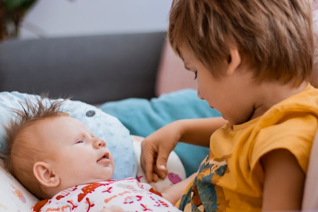6 Ways to Support Siblings of Autistic Children