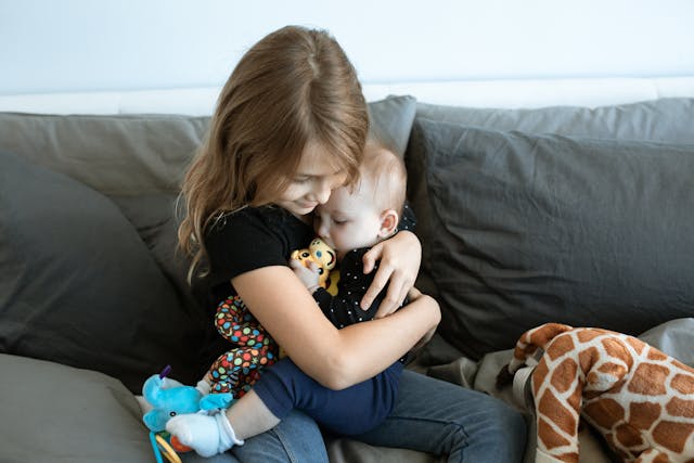 How Parents Can Support the Siblings of Autistic Children
