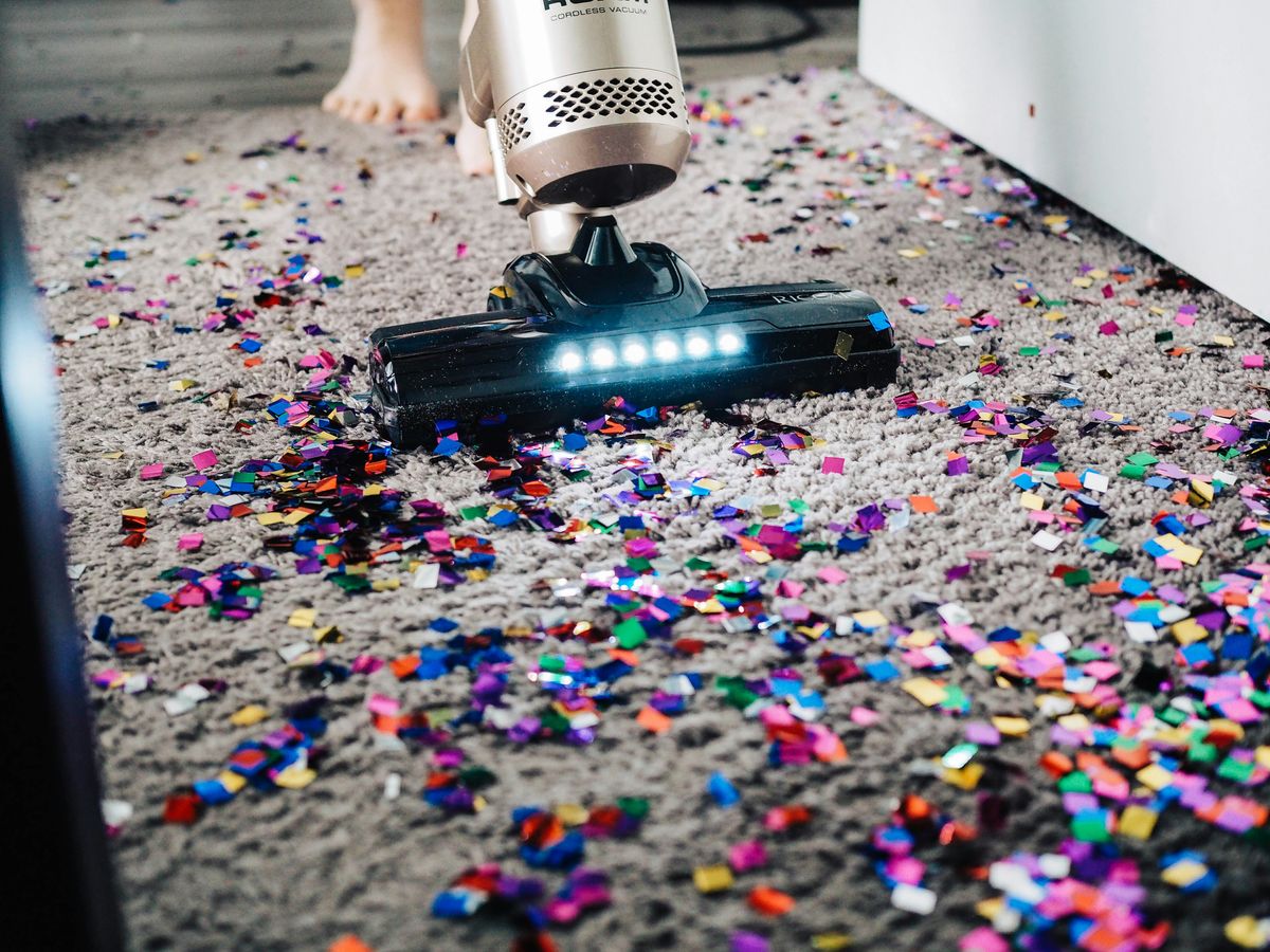 Maximizing Efficiency with AI: How Helpbase Empowers Cleaning Services Through Automation