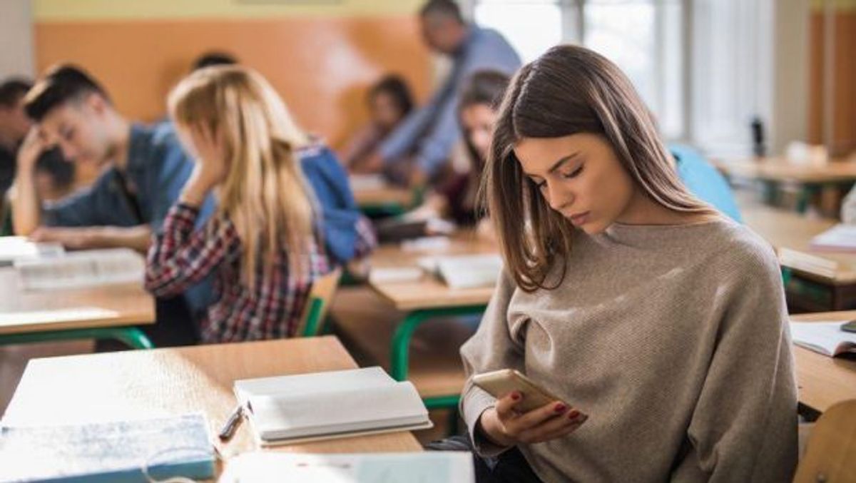 Harnessing AI for Personalized and Efficient E-Learning