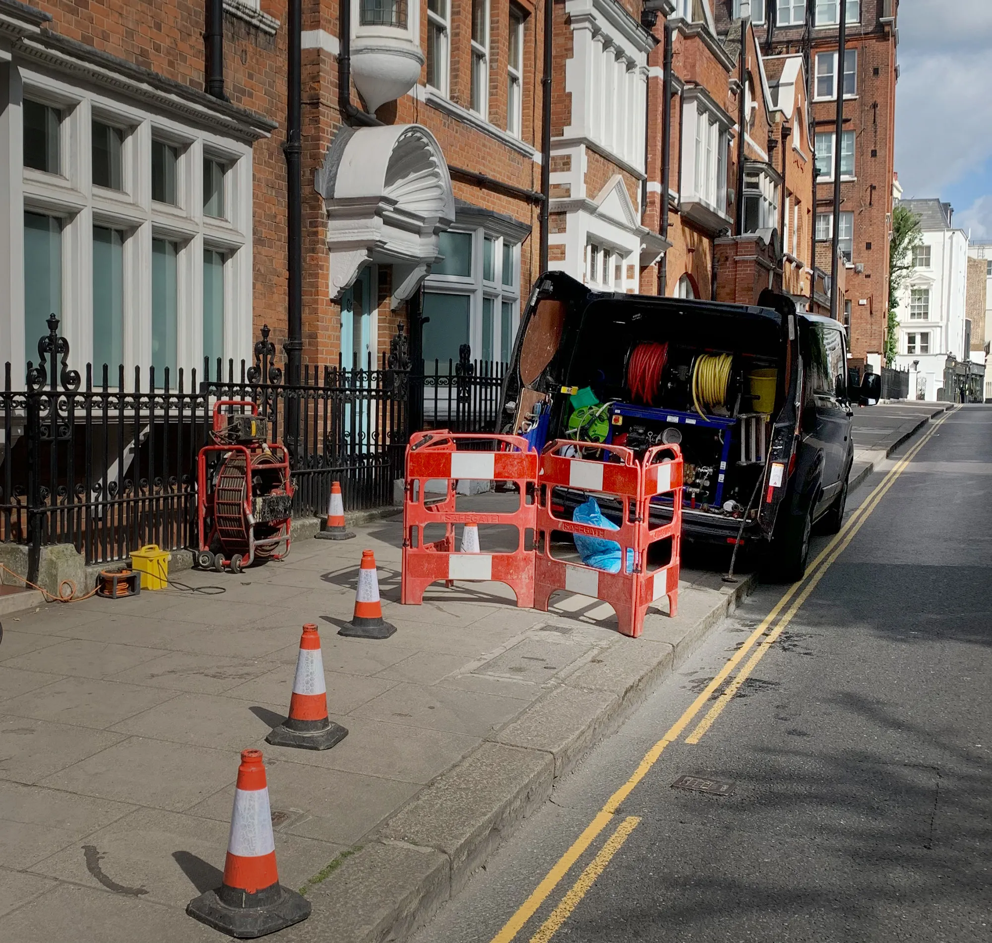 Drain unblocking in the streets with safety equipment