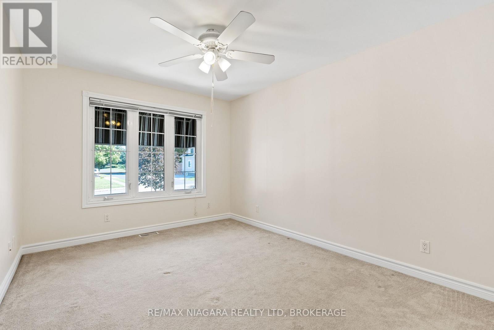 5671 Highland Avenue, Niagara Falls: Second bedroom