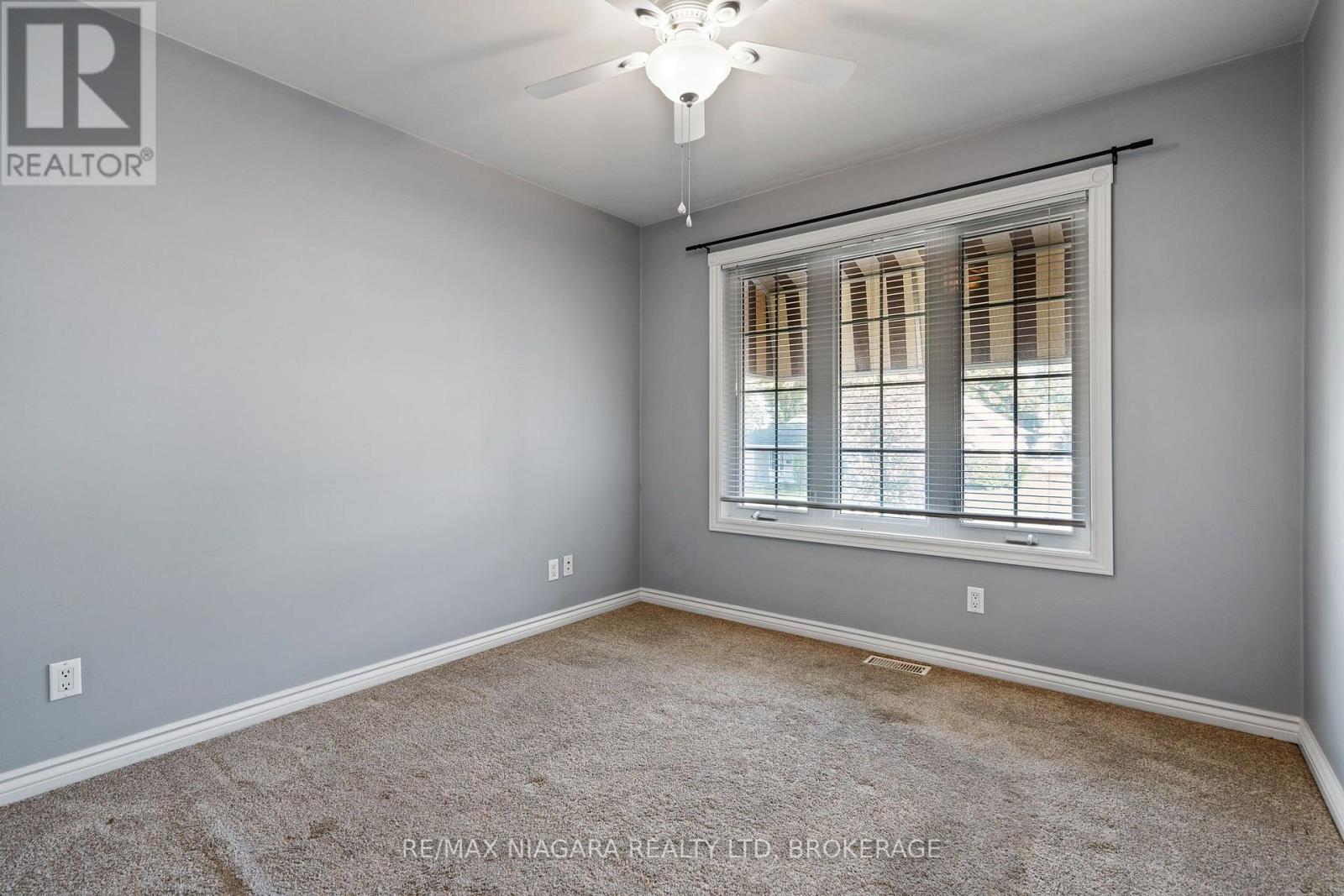 5679 Highland Avenue, Niagara Falls: Second bedroom