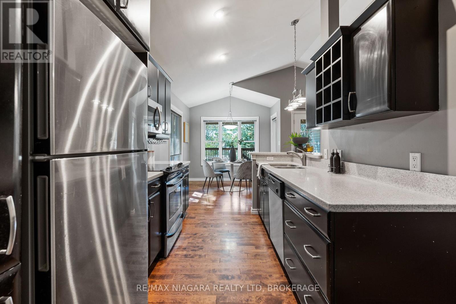 5679 Highland Avenue, Niagara Falls: Kitchen
