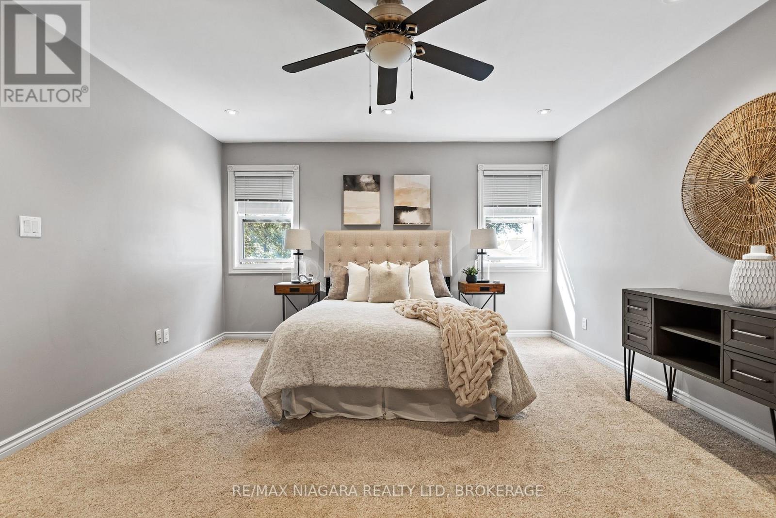 5679 Highland Avenue, Niagara Falls: Primary bedroom