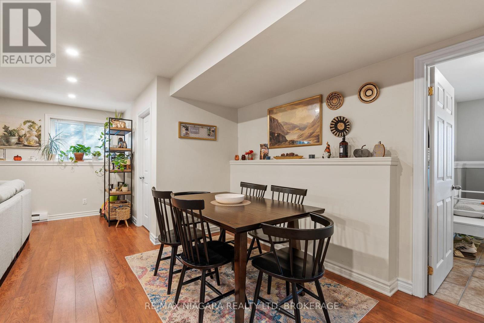 5679 Highland Avenue, Niagara Falls: Lower level dining area