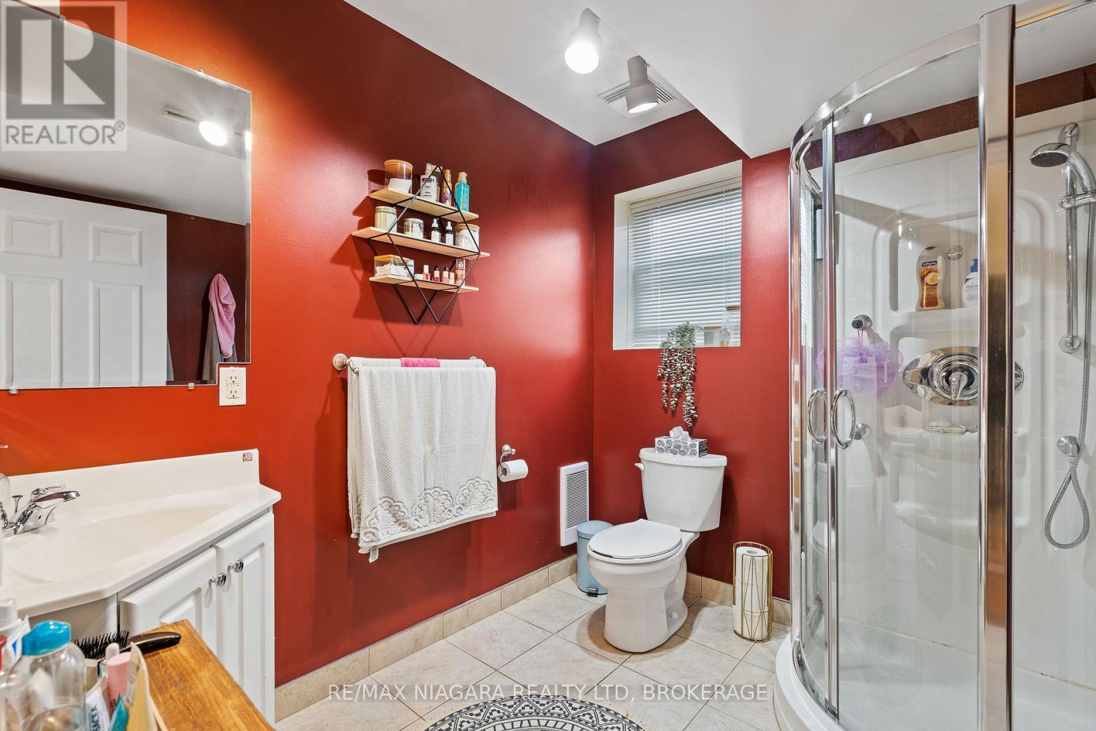 5679 Highland Avenue, Niagara Falls: Lower level 3-piece bathroom