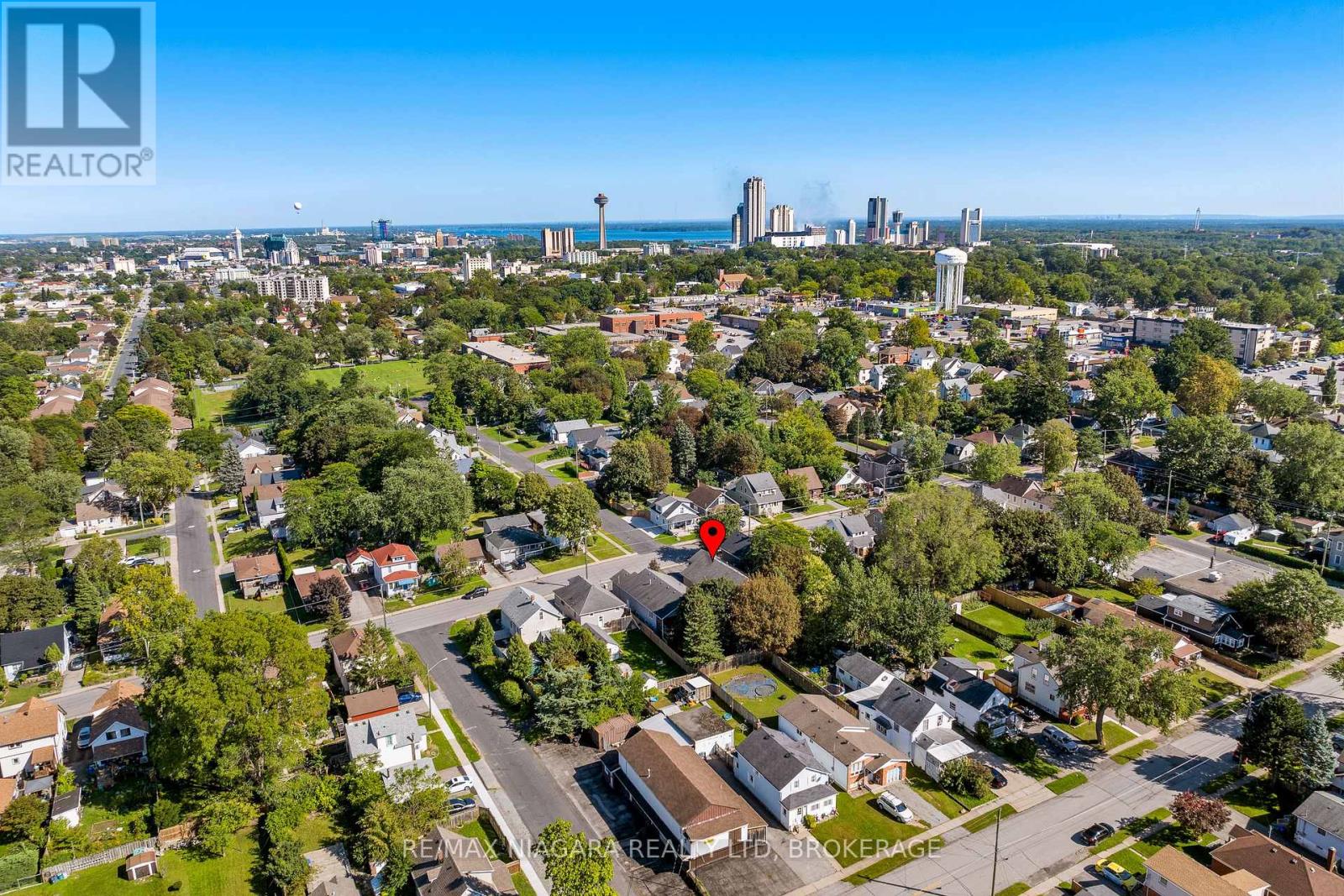 5679 Highland Avenue, Niagara Falls: Aerial view of the neighbourhood