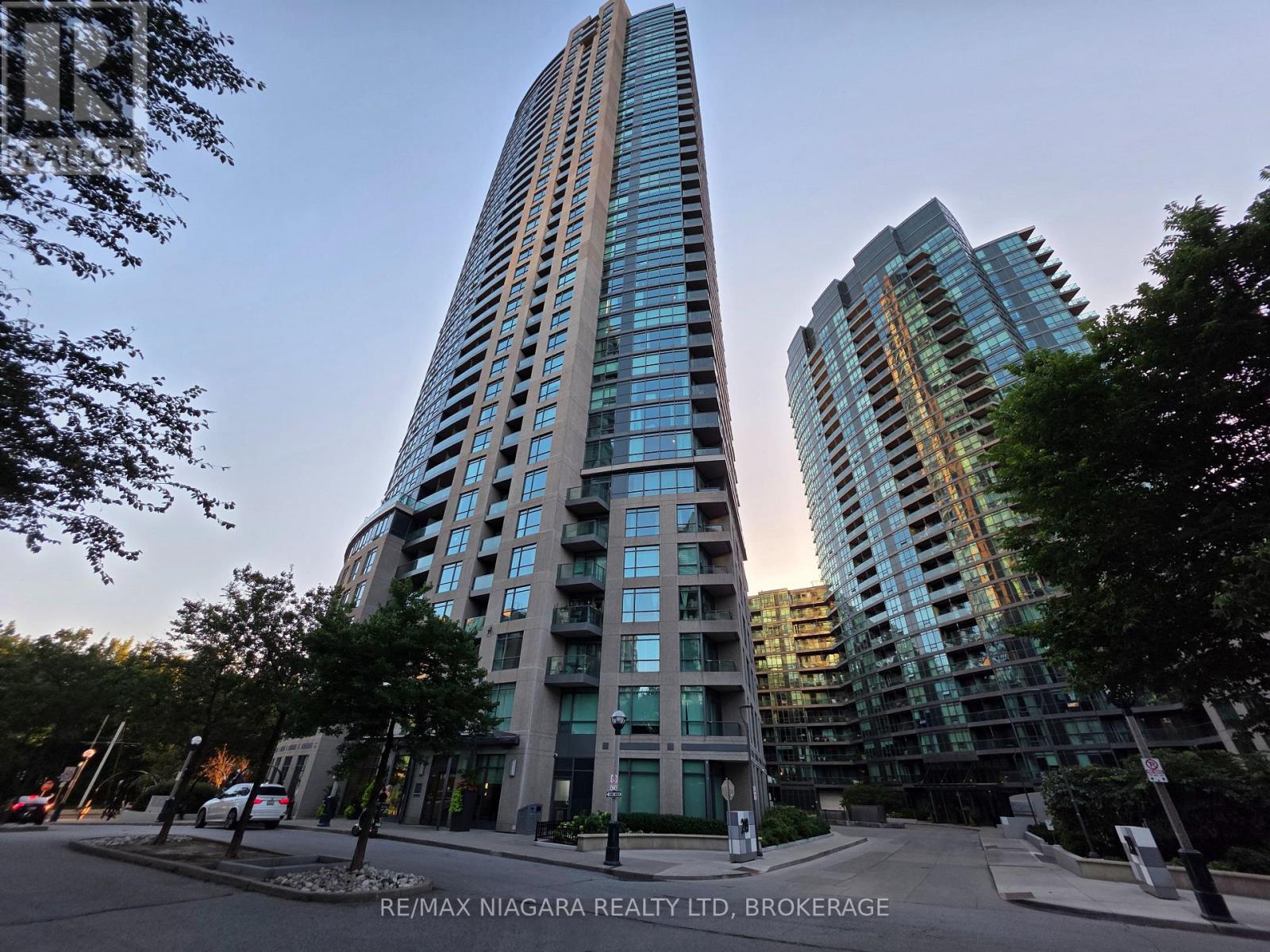 219 Fort York Boulevard Unit 619, Toronto: Building exterior