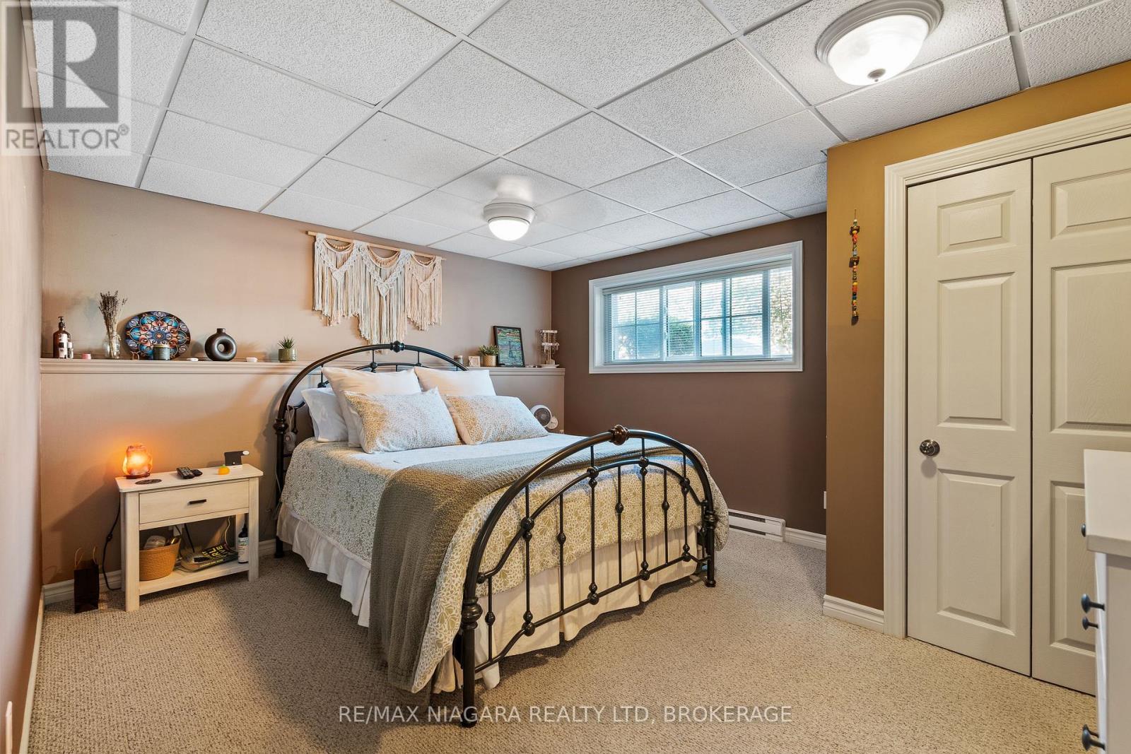 5679 Highland Avenue, Niagara Falls: Lower level bedroom
