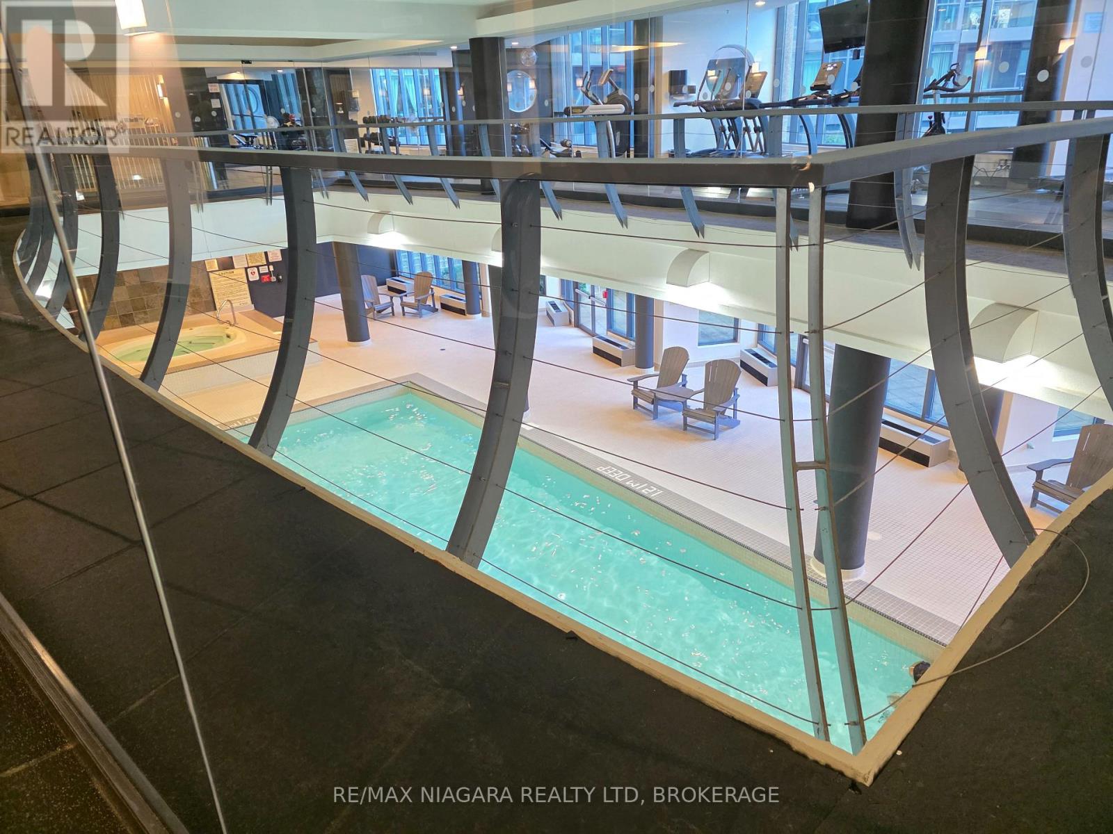219 Fort York Boulevard Unit 619, Toronto: Indoor pool