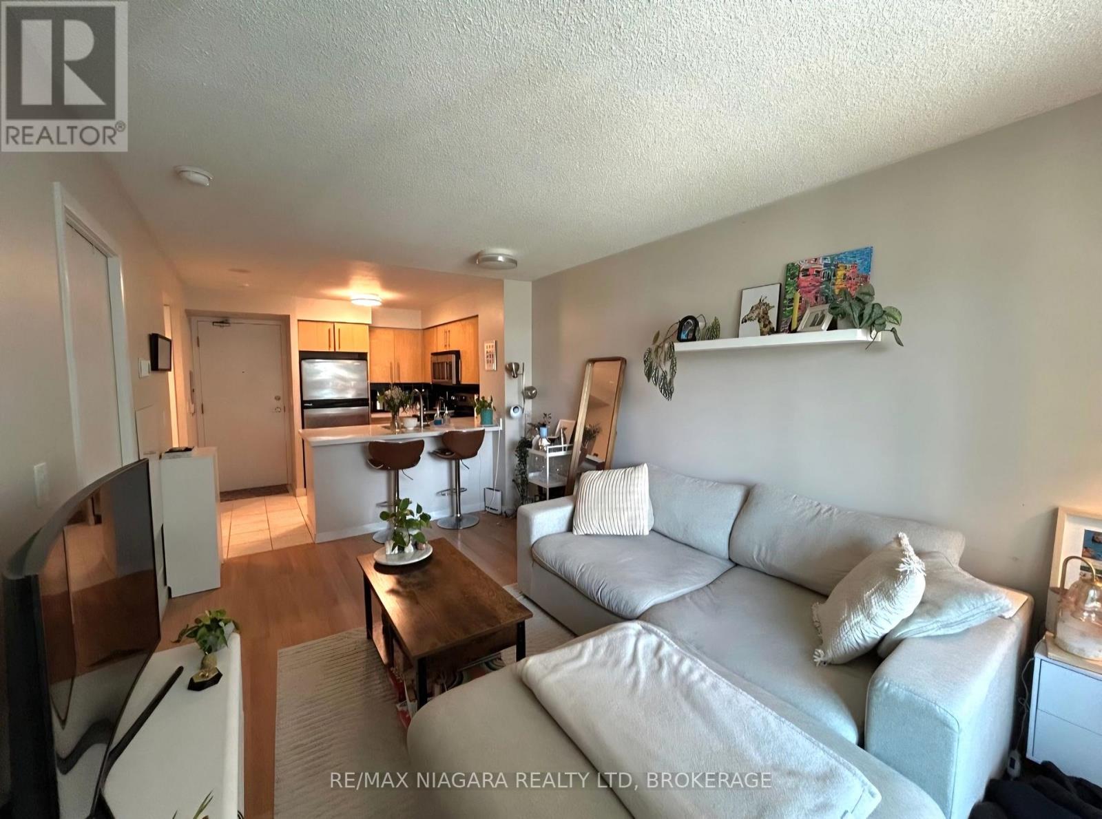 219 Fort York Boulevard Unit 619, Toronto: Living room and kitchen