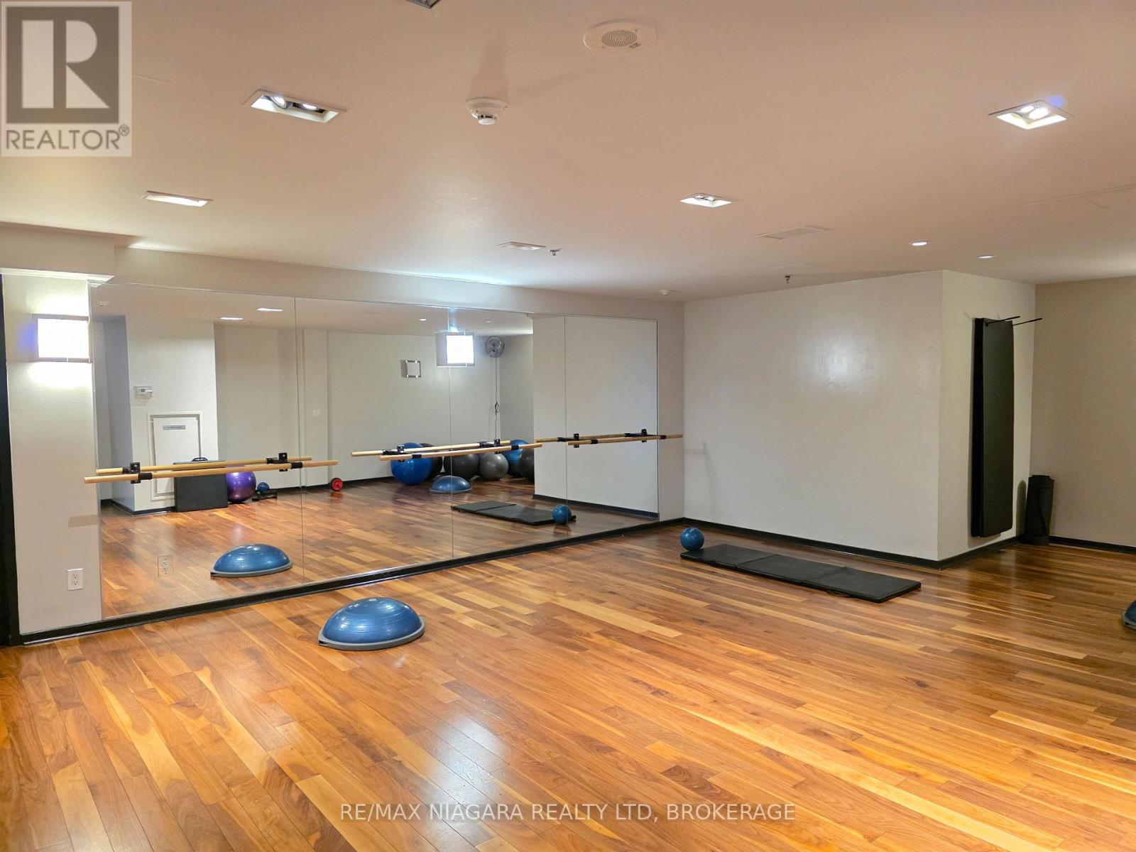 219 Fort York Boulevard Unit 619, Toronto: Yoga studio