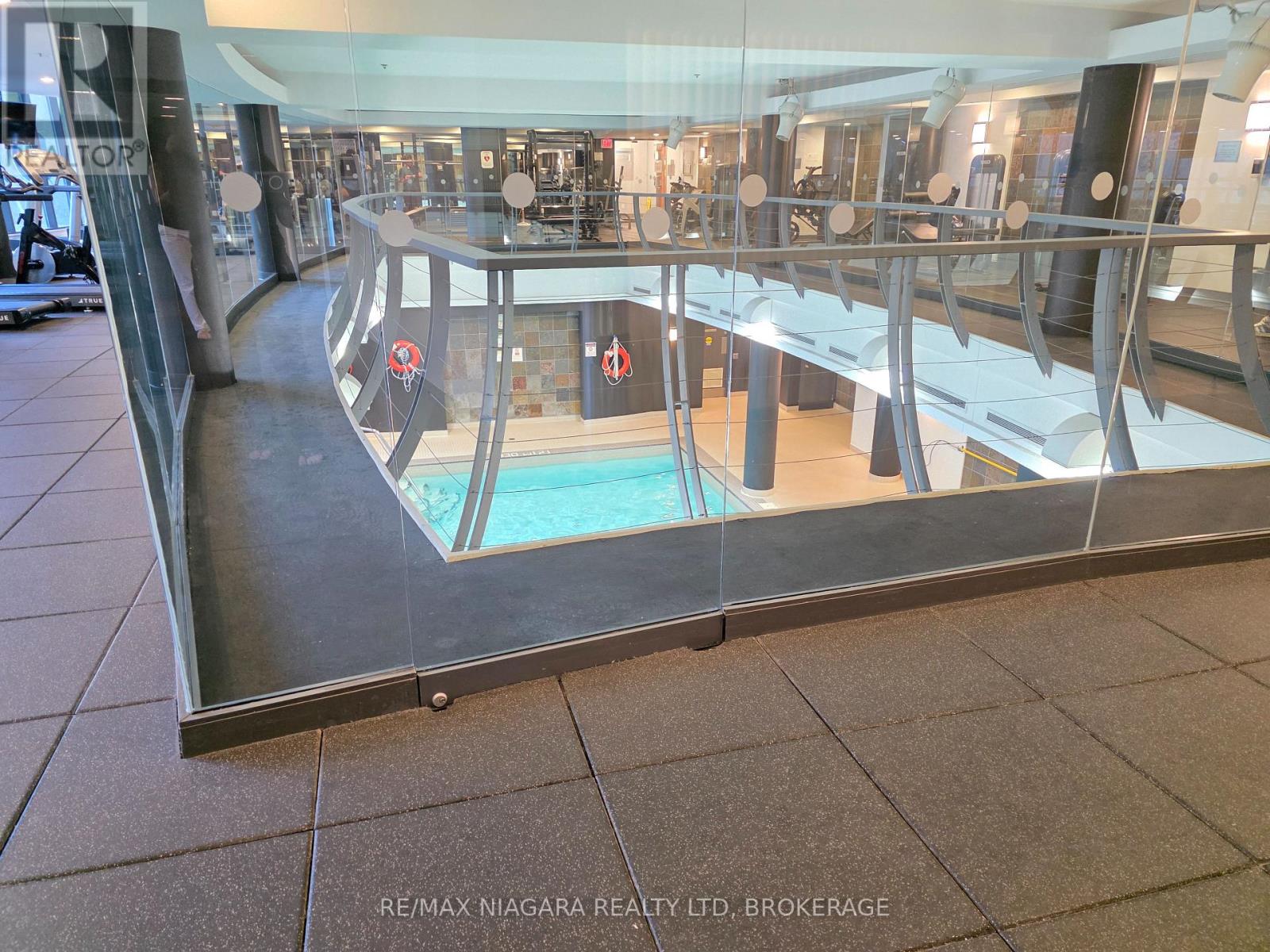 219 Fort York Boulevard Unit 619, Toronto: Indoor pool
