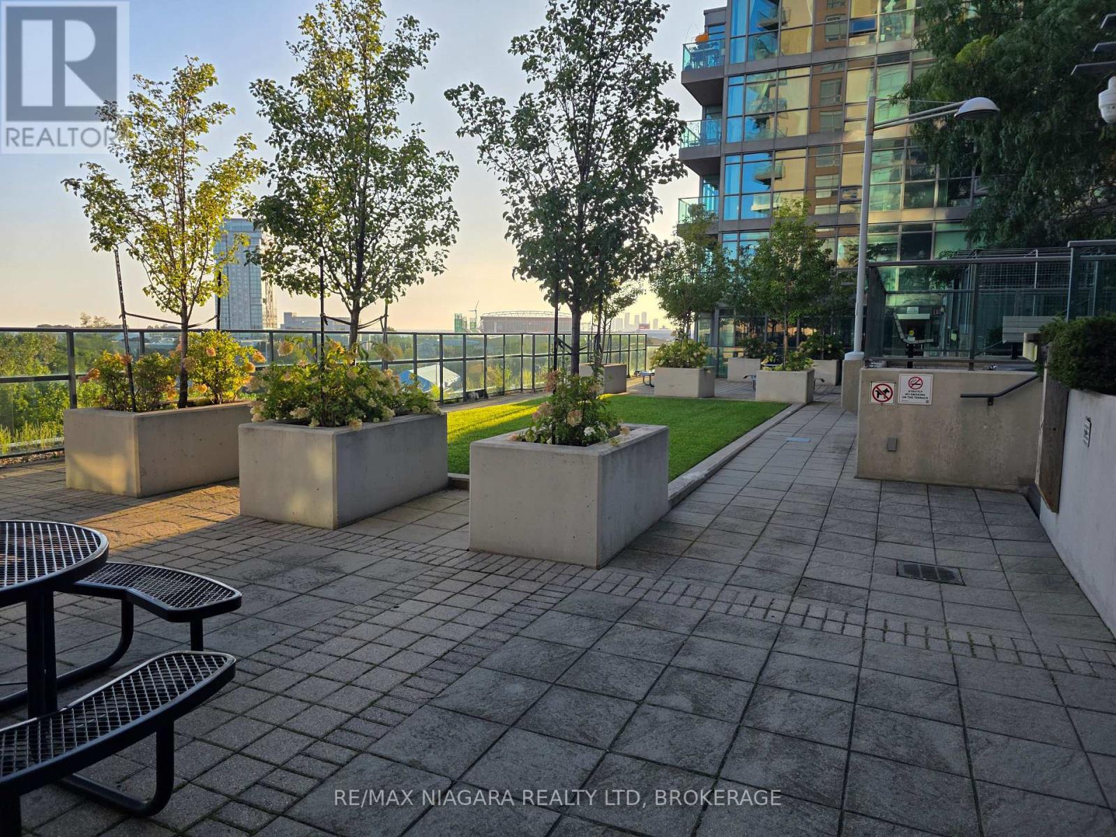 219 Fort York Boulevard Unit 619, Toronto: Outdoor terrace