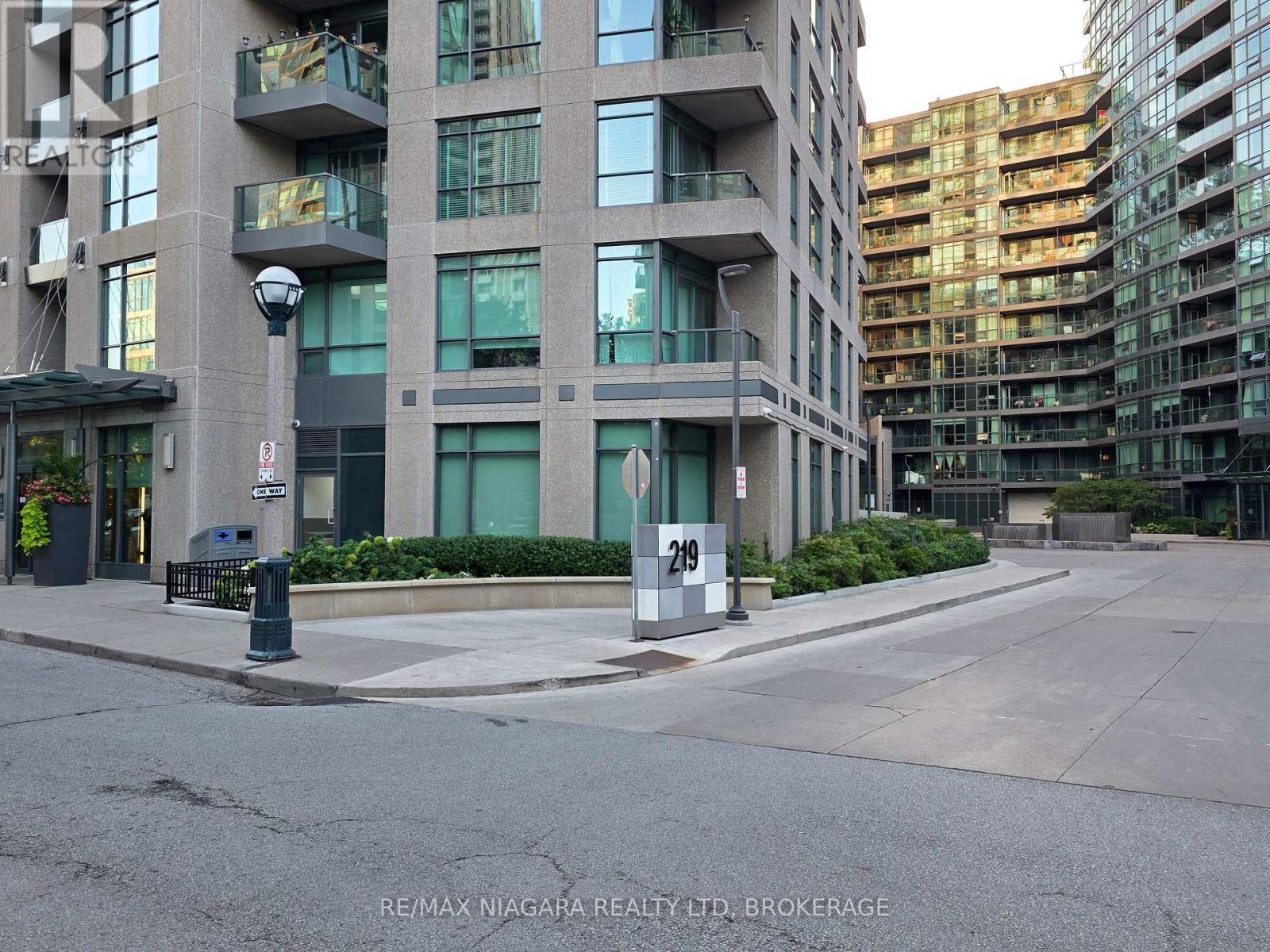 219 Fort York Boulevard Unit 619, Toronto: Building entrance