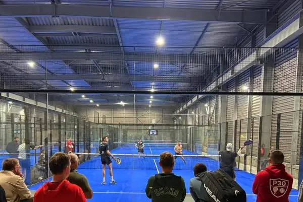 Trouve des joueurs de padel et réserve un terrain à Padel 30 à Calais