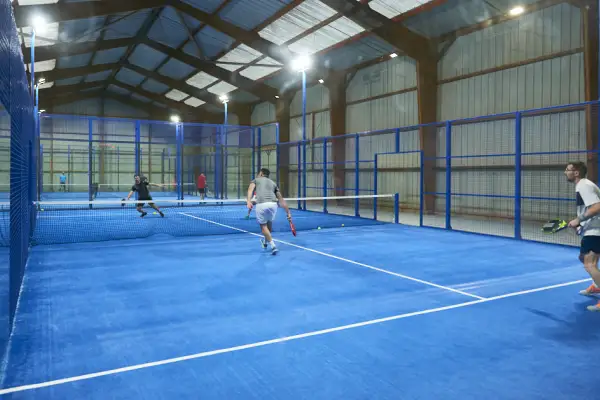 Trouve des joueurs de padel sur Fullmotiv et réserve un terrain au Club des Cèdres, Le Mans