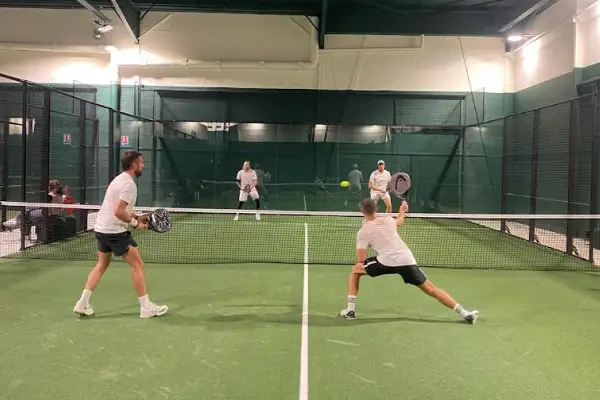 Trouve des joueurs de padel sur Fullmotiv et réserve un terrain au Pasio Padel Club à Bayonne