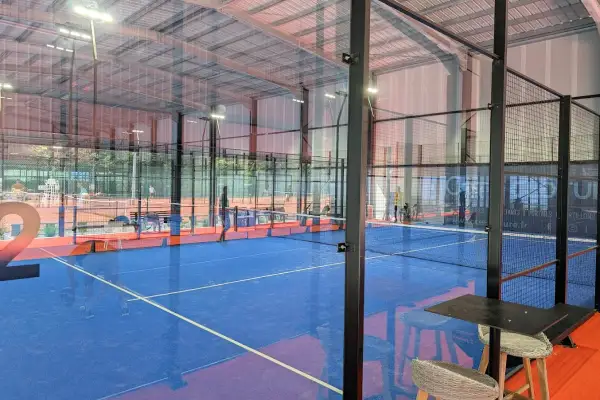 Trouve des joueurs de padel sur Fullmotiv et réserve un terrain à La Raquette de Villeneuve-d'Ascq, Lille Métropôle