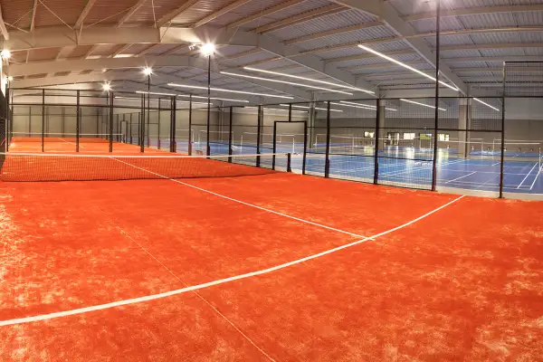 Trouve des joueurs de padel sur Fullmotiv et réserve un terrain à Bad Hit à Clermont-Ferrand