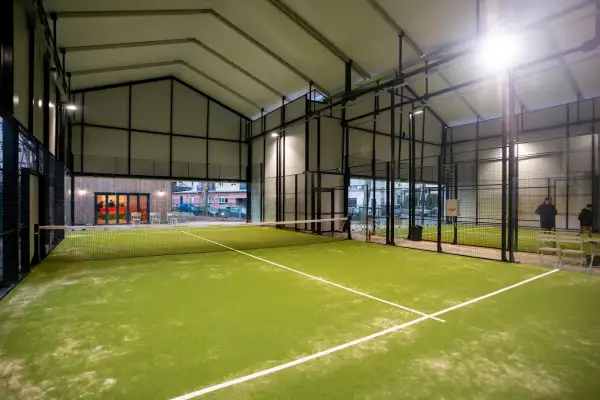 Trouve des joueurs de padel sur Fullmotiv et réserve un terrain à Padel 15, 15ᵉ arrondissement de Paris