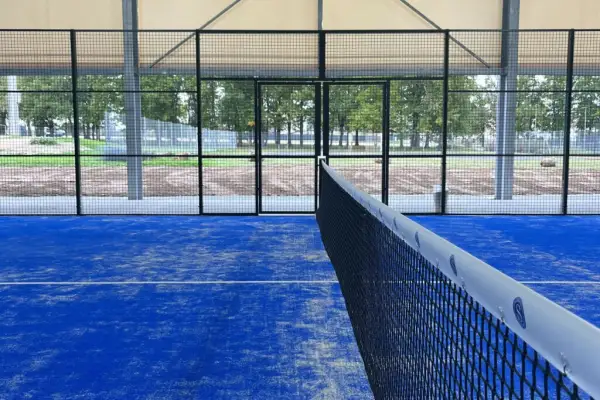 Trouve des joueurs de padel sur Fullmotiv et réserve un terrain à la Tribu Padel à Domérat dans l'Allier