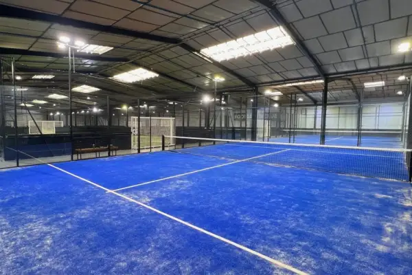 Trouve des joueurs de padel sur Fullmotiv et réserve un terrain au Football 5 Club à Rosny-sur-Seine