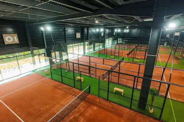Trouve des joueurs de padel sur Fullmotiv et réserve un terrain au Cocoon Padel Club à Saint-Aubin-Celloville