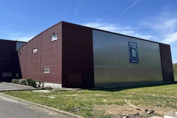 Trouve des joueurs de padel sur Fullmotiv et réserve un terrain à Smash Zone au Mans