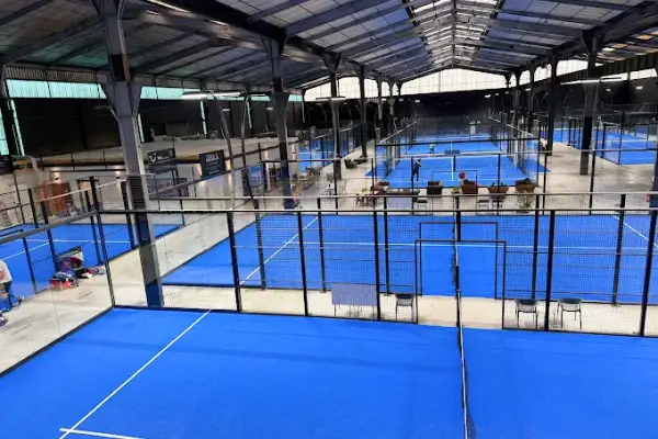 Trouve des joueurs de padel sur Fullmotiv et réserve un terrain au Padel Sporting Club à Évreux