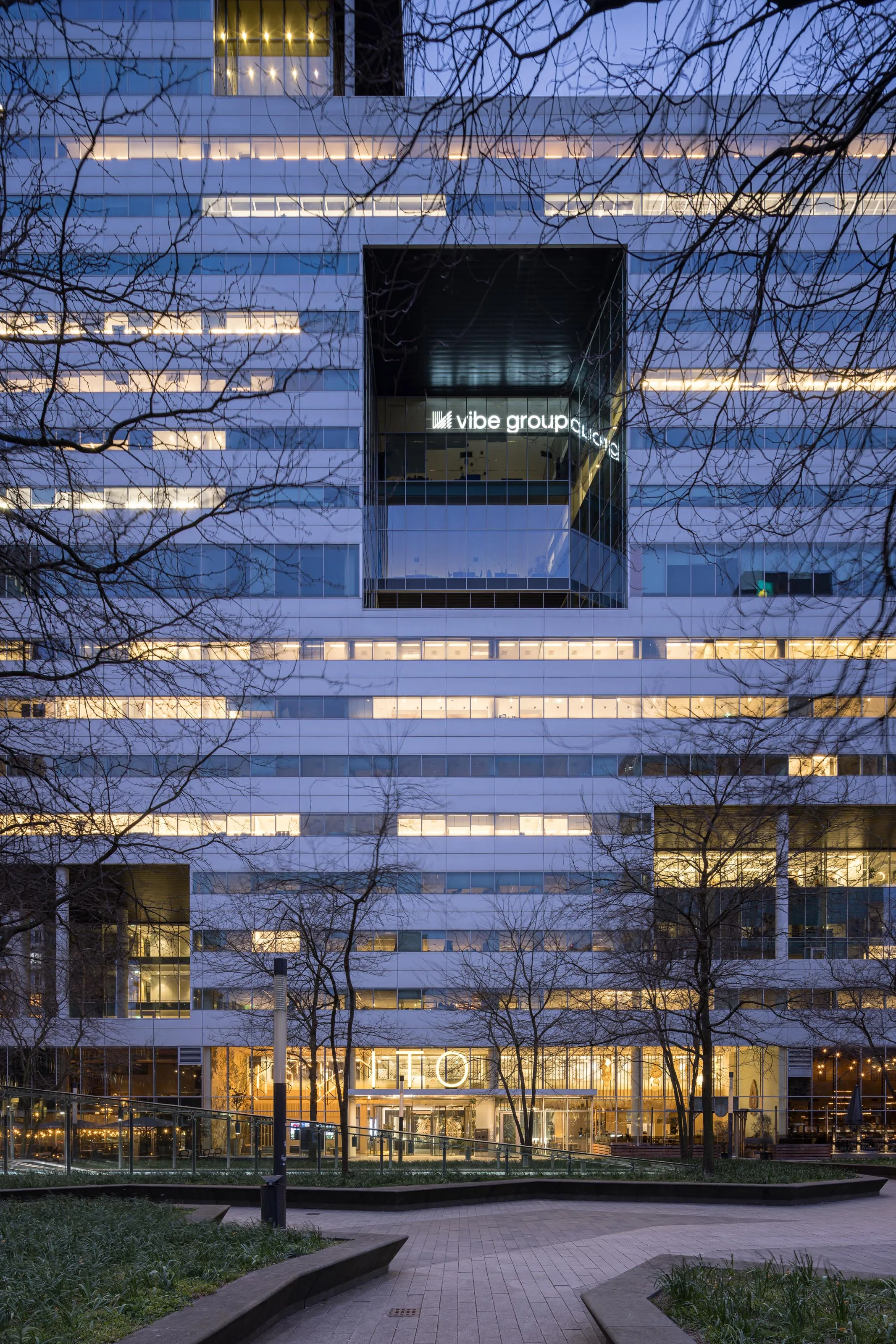 ITO/SOM Gebäude in Amsterdam, fotografiert für Union Investment, Abendaufnahme