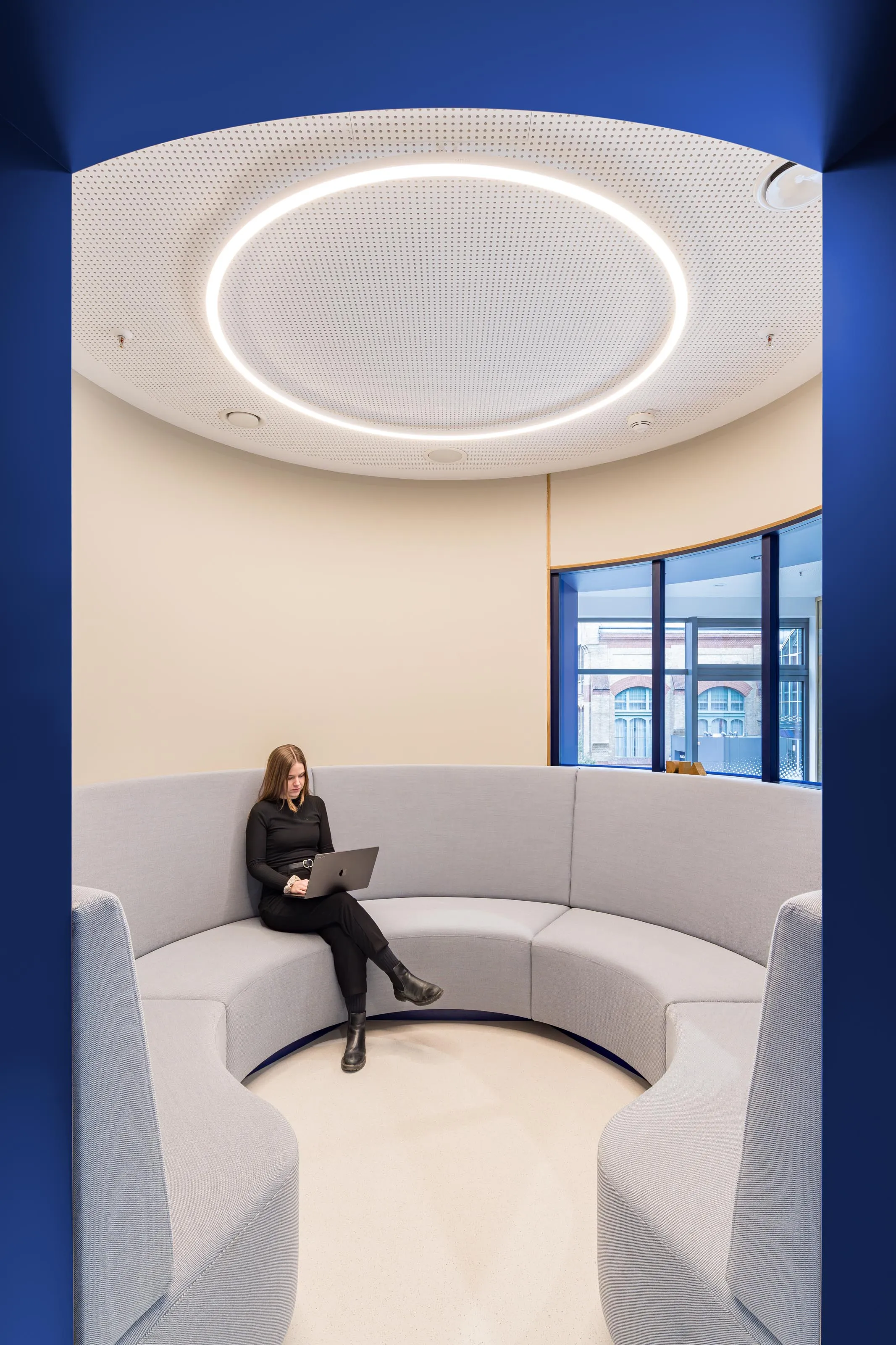Interiorfotografie neues Stadtfoyer Rathaus Darmstadt für Design in Architektur