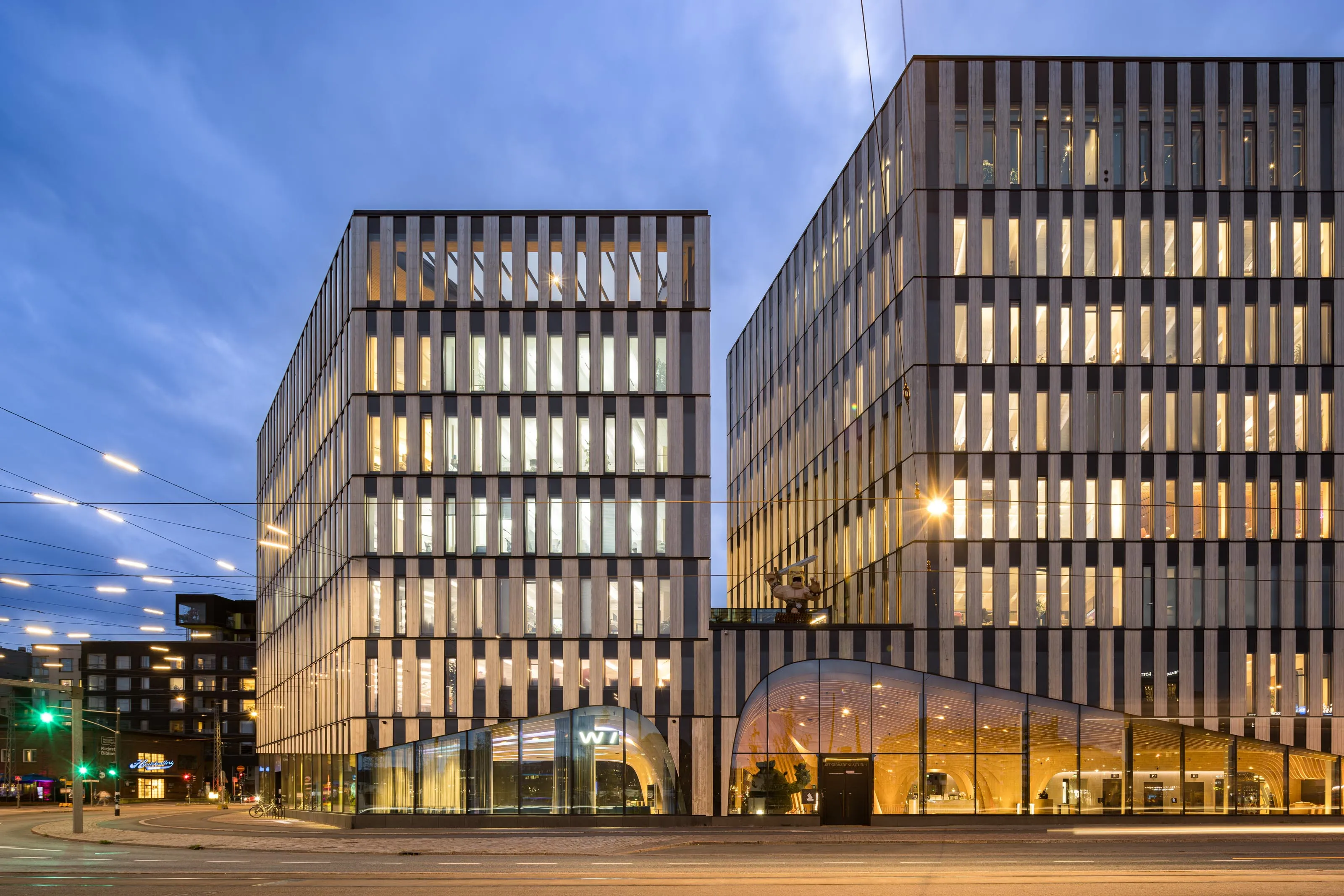 Architekturfotografie in Helsinki vom Projekt Wood City II für Union Investment, Außenaufnahme am Abend