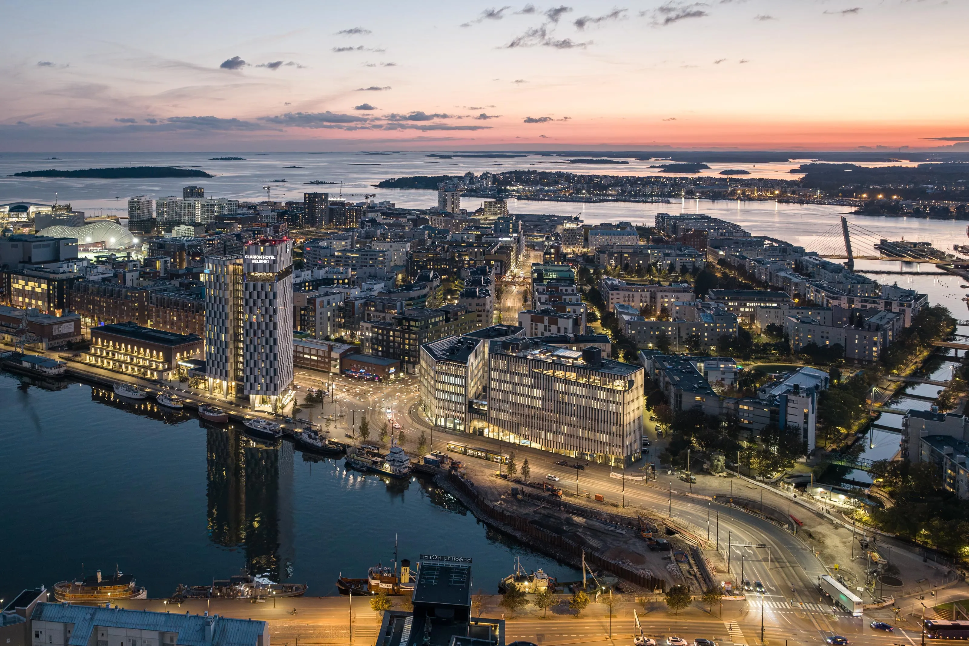 Architekturfotografie in Helsinki vom Projekt Wood City II für Union Investment, Drohnenaufnahme bei Nacht
