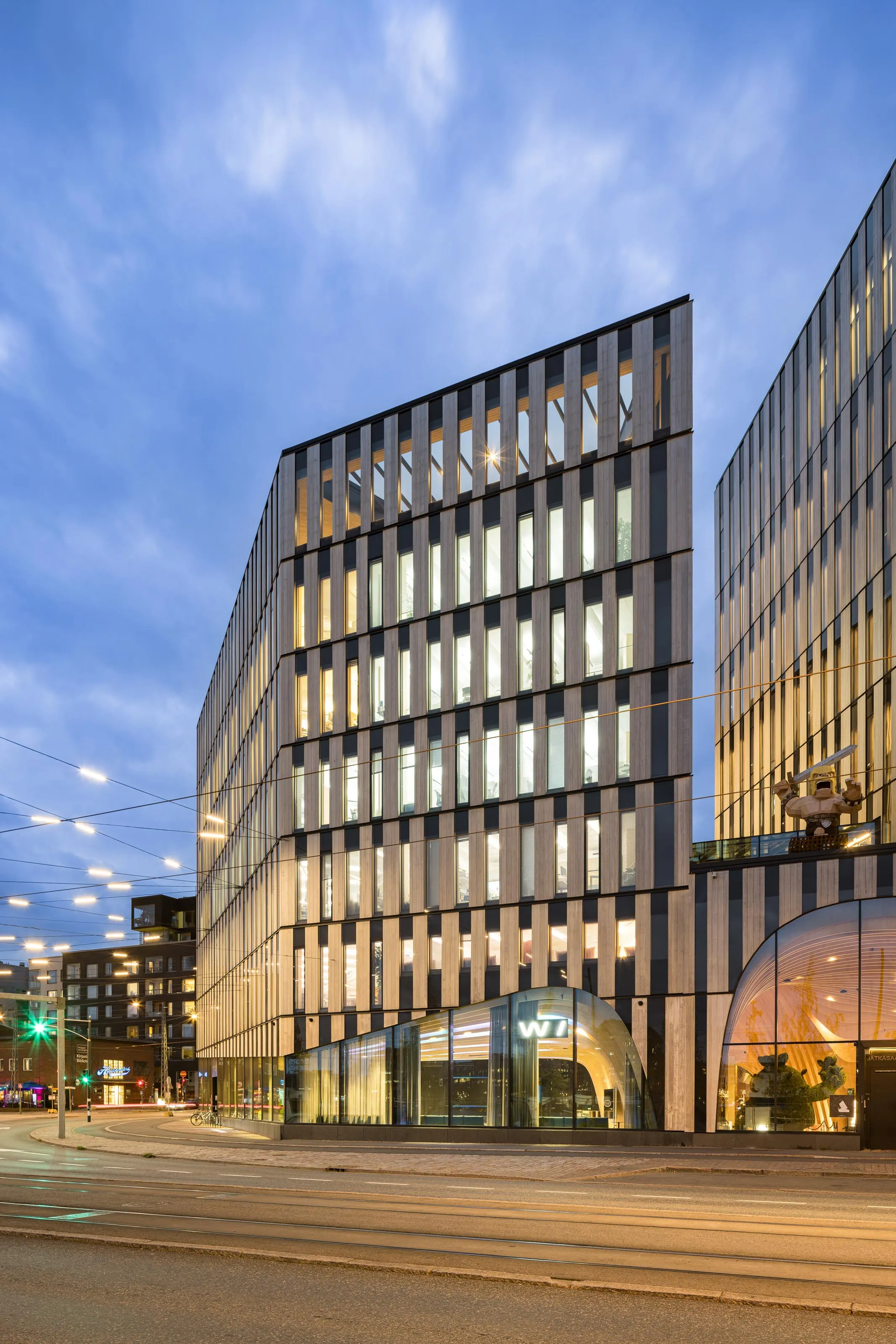 Architekturfotografie in Helsinki vom Projekt Wood City II für Union Investment, Außenaufnahme am Abend