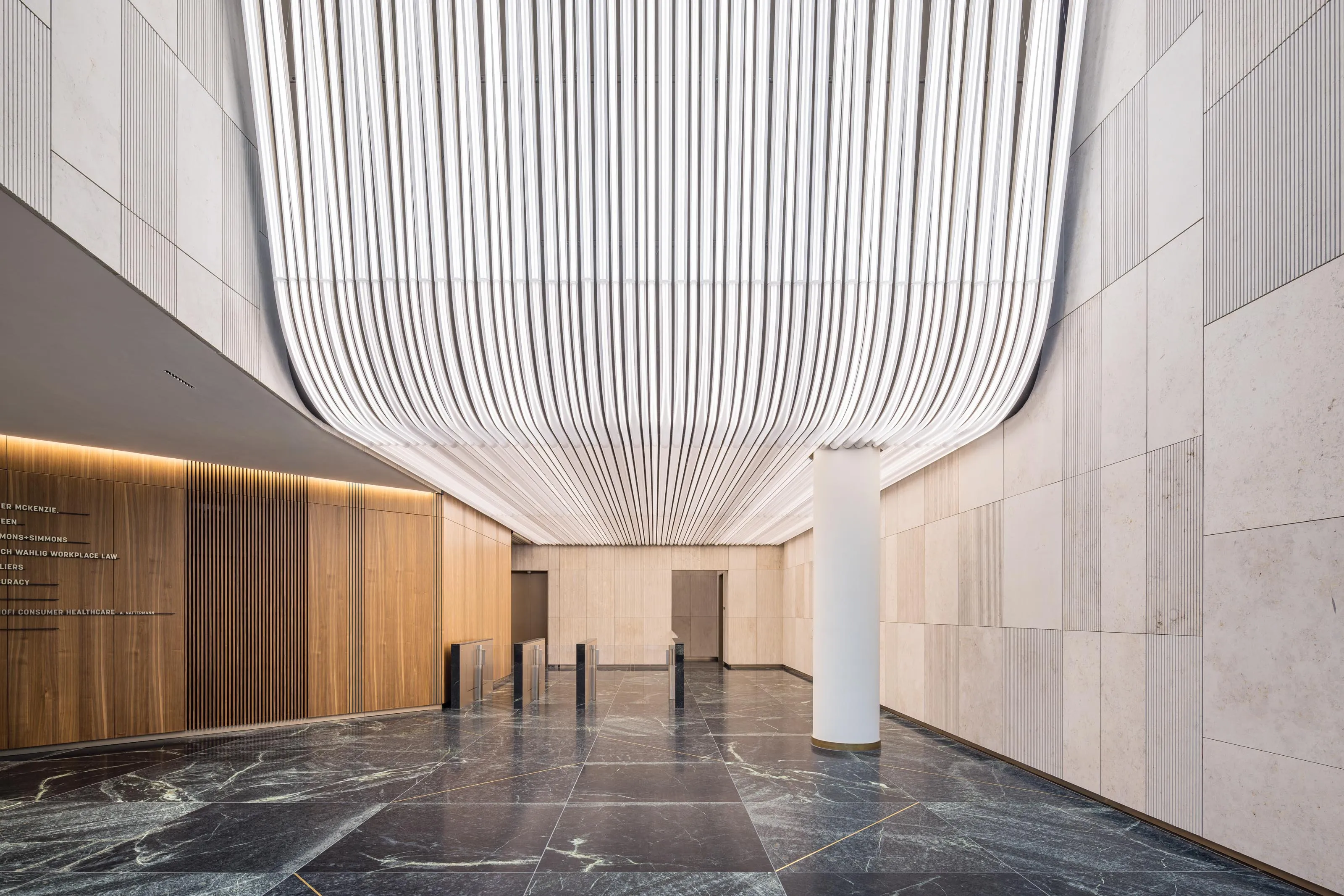 4 FOUR Frankfurt photo Architekturfotografie Innenaufnahme Foyer T4