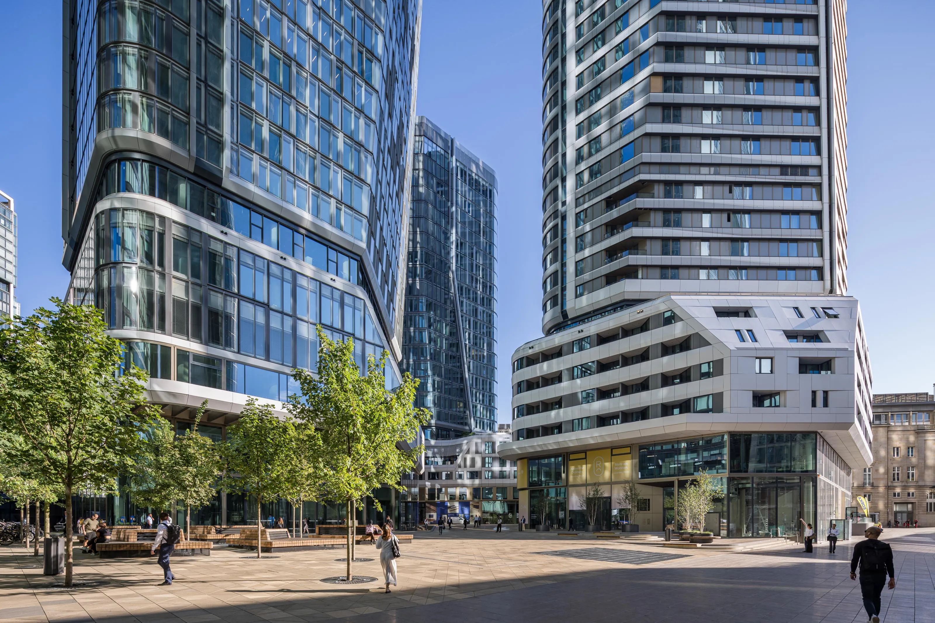 4 FOUR Frankfurt photo Architekturfotografie Eingang Innenhof T1 und T2