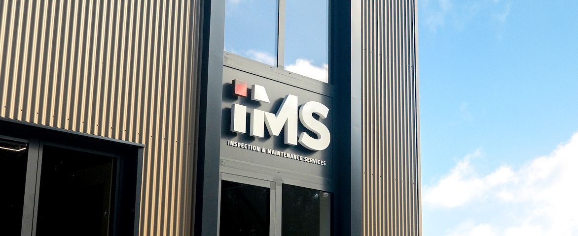 een lichtbord voor IMS inspection & maintenance services in Emmen, geplaatst door Polster Media