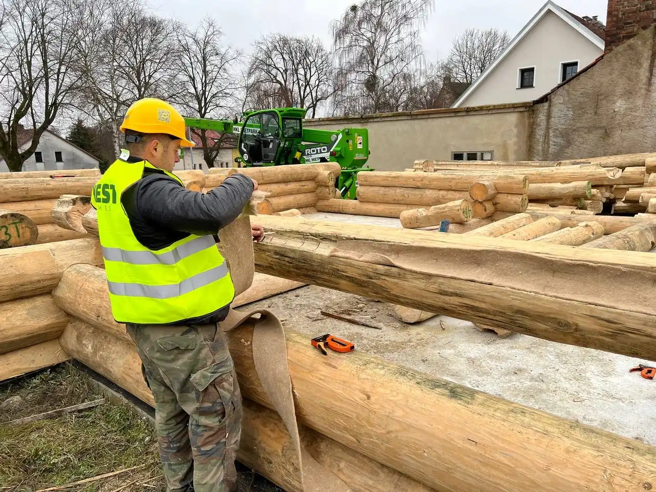 Dom z bali okrągłych – naturalny dom drewniany całoroczny