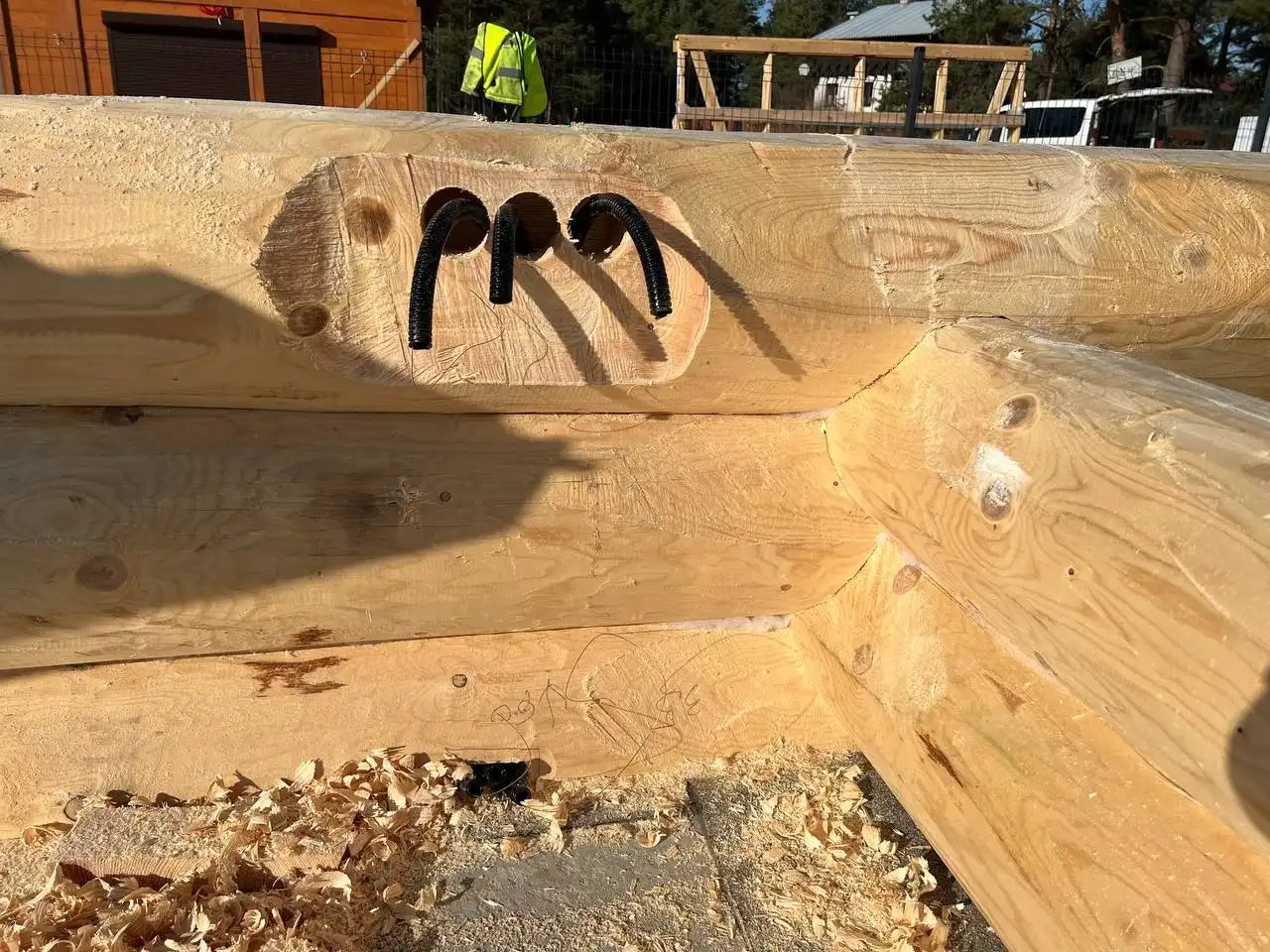 Parterowy dom z bali – energooszczędny dom całoroczny